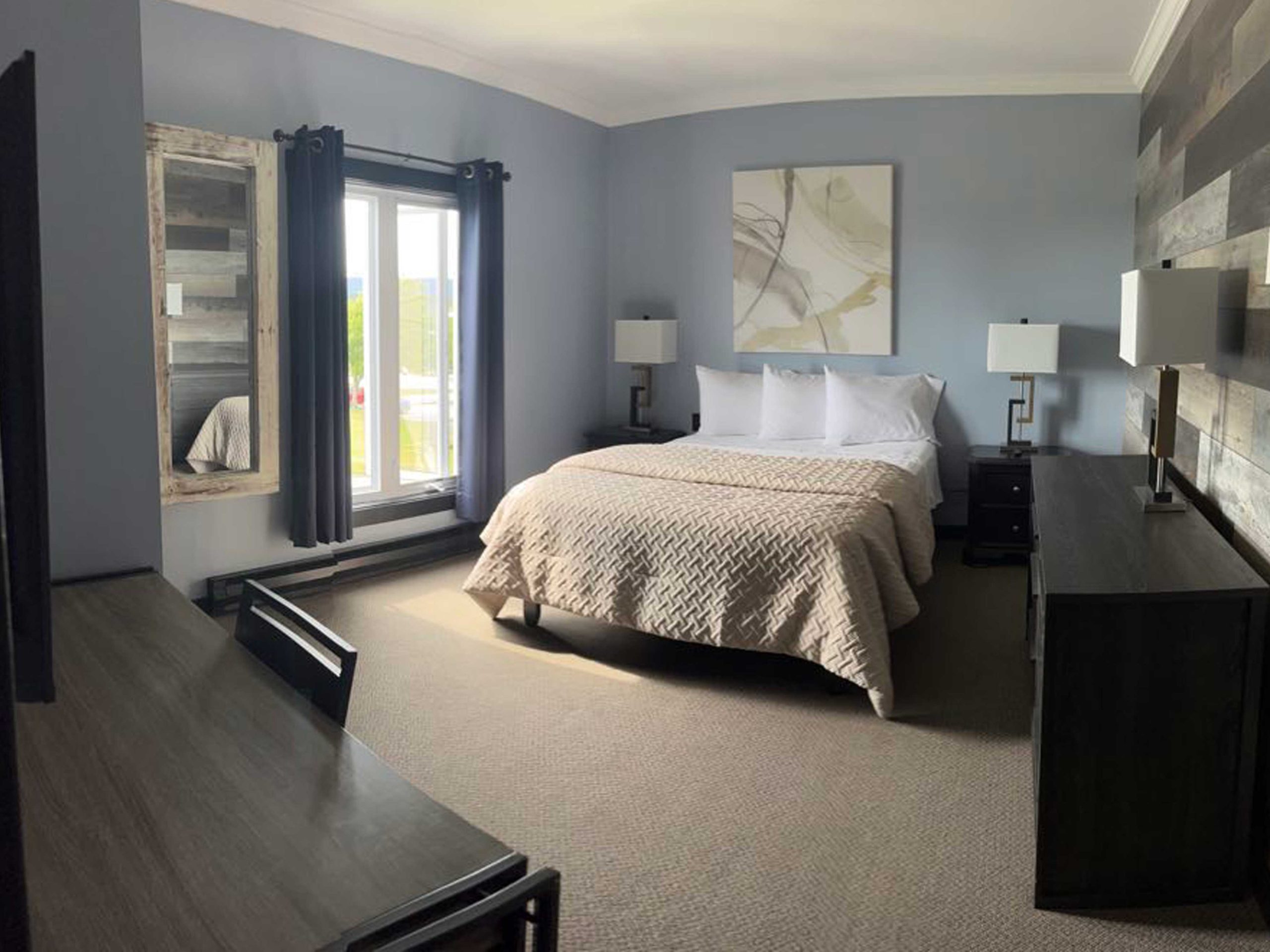 Townsview-Suite-Bedroom